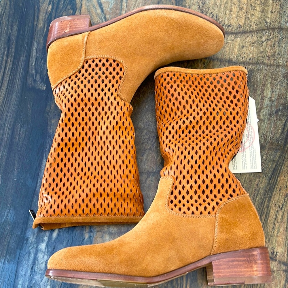 Magnolia leather boots with Sa-Ni ecological, antibacterial, insoles. New in box - Picture 2 of 6